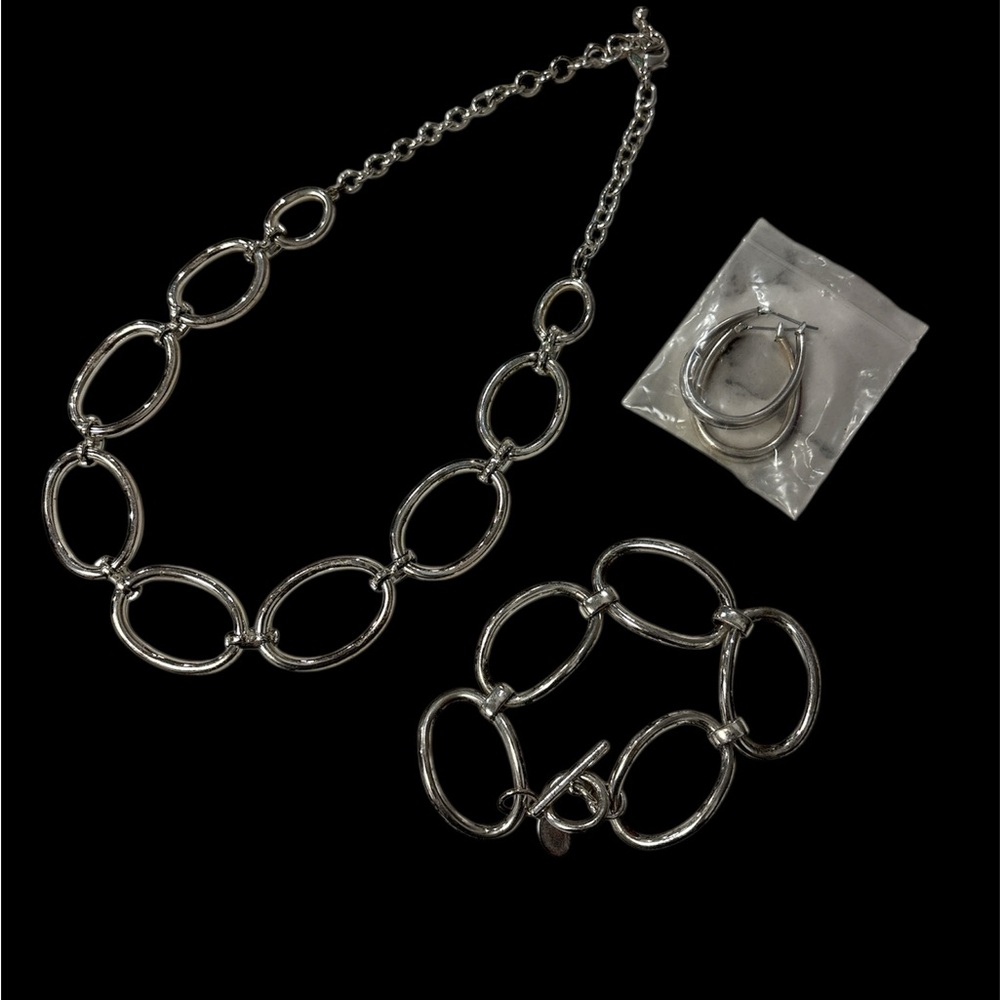 Elegant Silver Oval Link Necklace